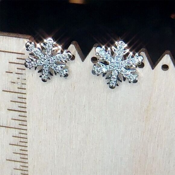 Silver Snowflake Crystal CZ Stud Earrings Christmas - Picture 6 of 8